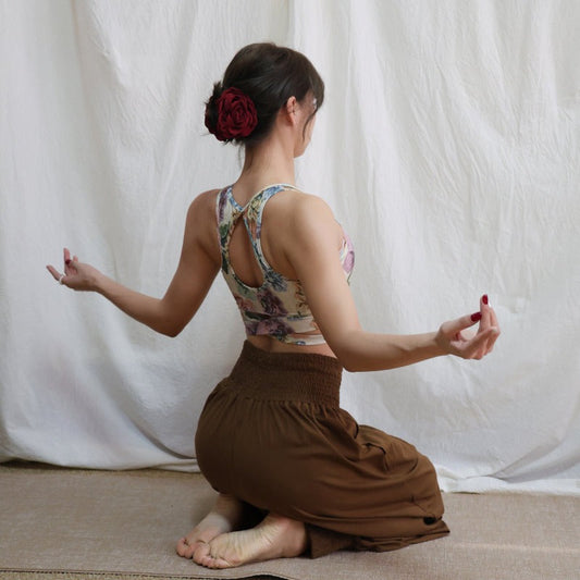 Relaxed Open-Back Flow Yoga Set | Soft Structure & Everyday Ease