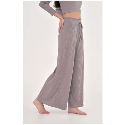 Wide-Leg Flow Yoga Pants | Relaxed Drape & Everyday Ease