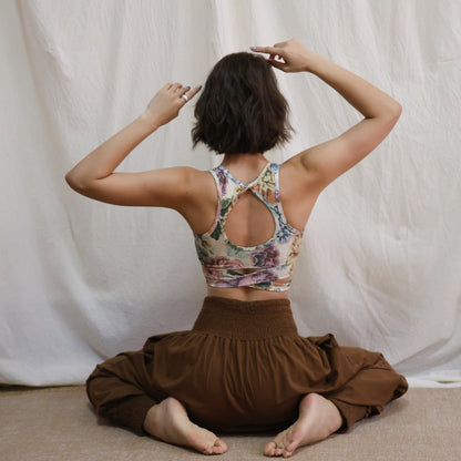 Relaxed Open-Back Flow Yoga Set | Soft Structure & Everyday Ease